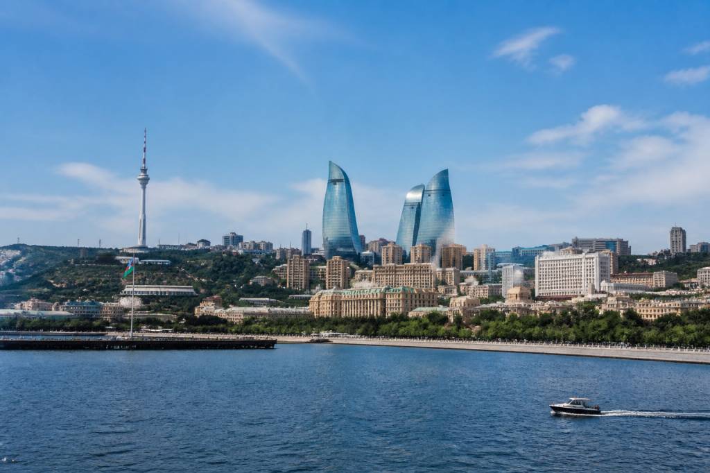 Azerbaijan cosa vedere: luoghi imperdibili tra Baku, Gobustan e il mar Caspio